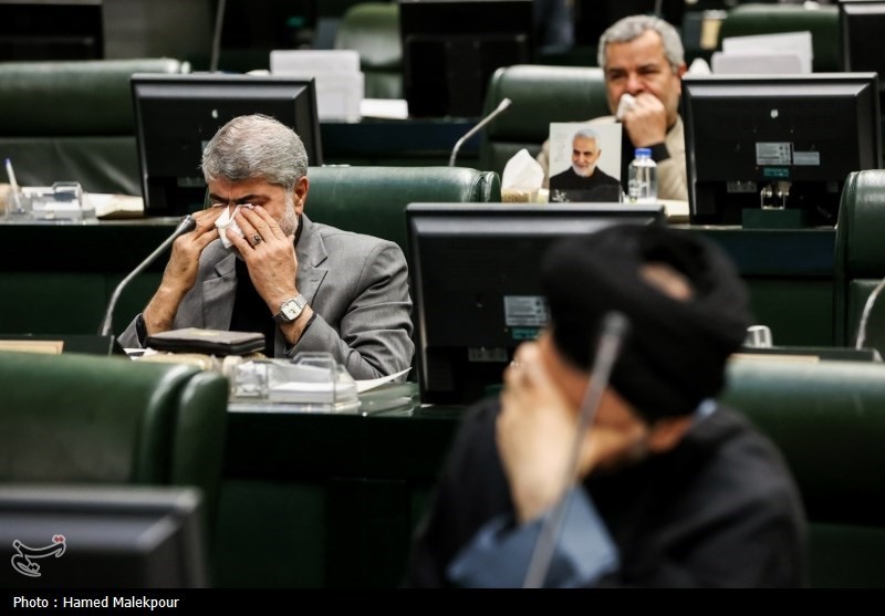 İranlı deputatlar parlamentin iclasında  - FOTOLAR