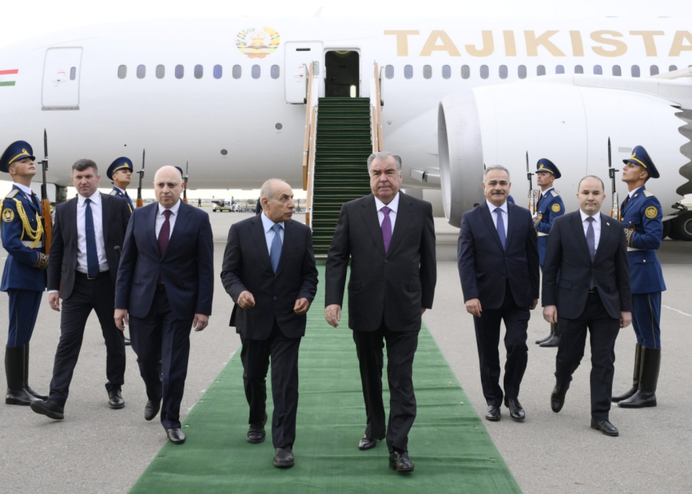 Tacikistan Prezidenti AzərbaycanaGƏLDİ