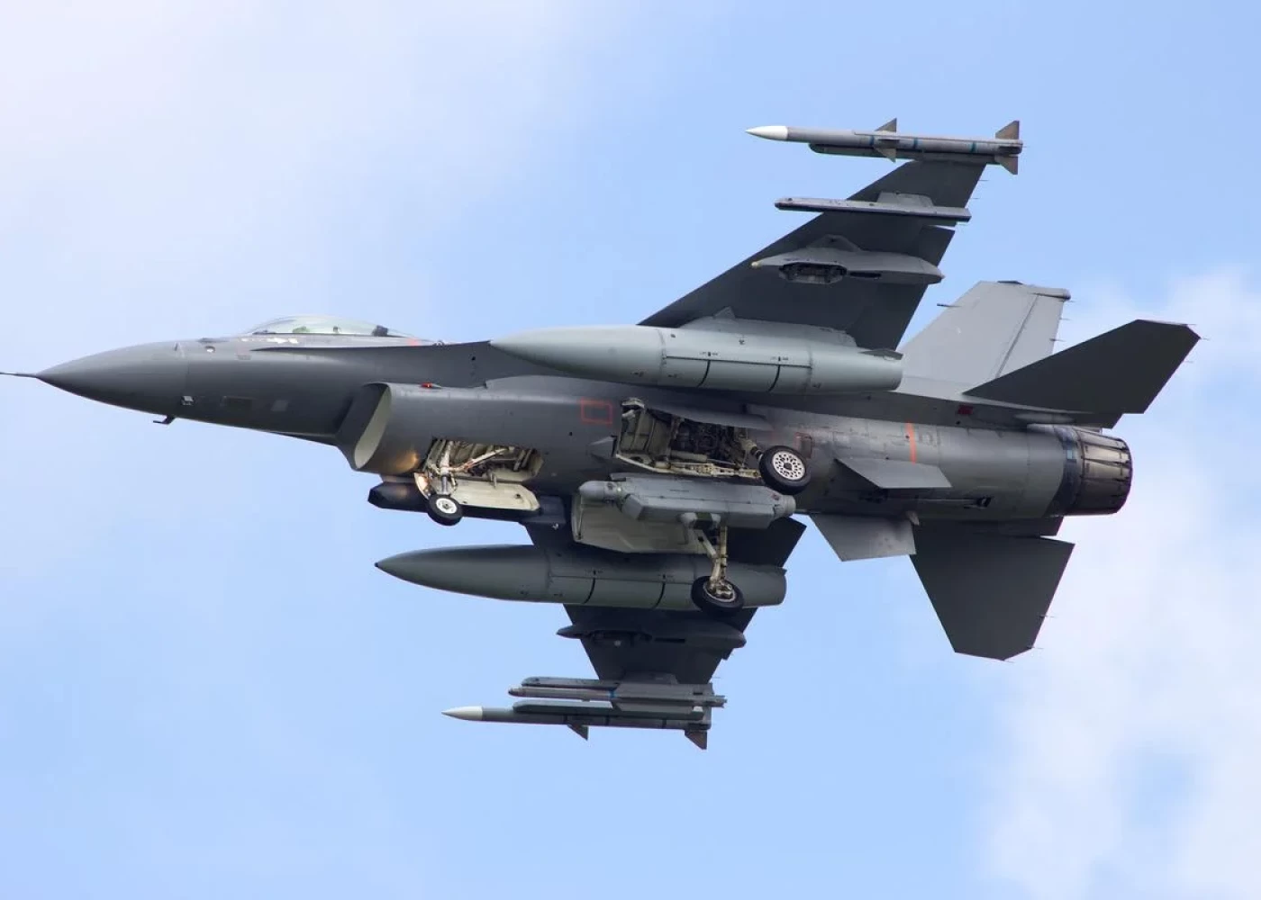 Ukraynaya F-16 qırıcıları ilə Rusiyanı vurmağaicazə verildi