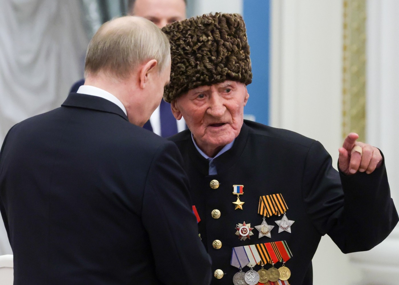 Müharibəyə getmək istəyən 100 yaşlı veteran Putinə şikayətləndi- VİDEO