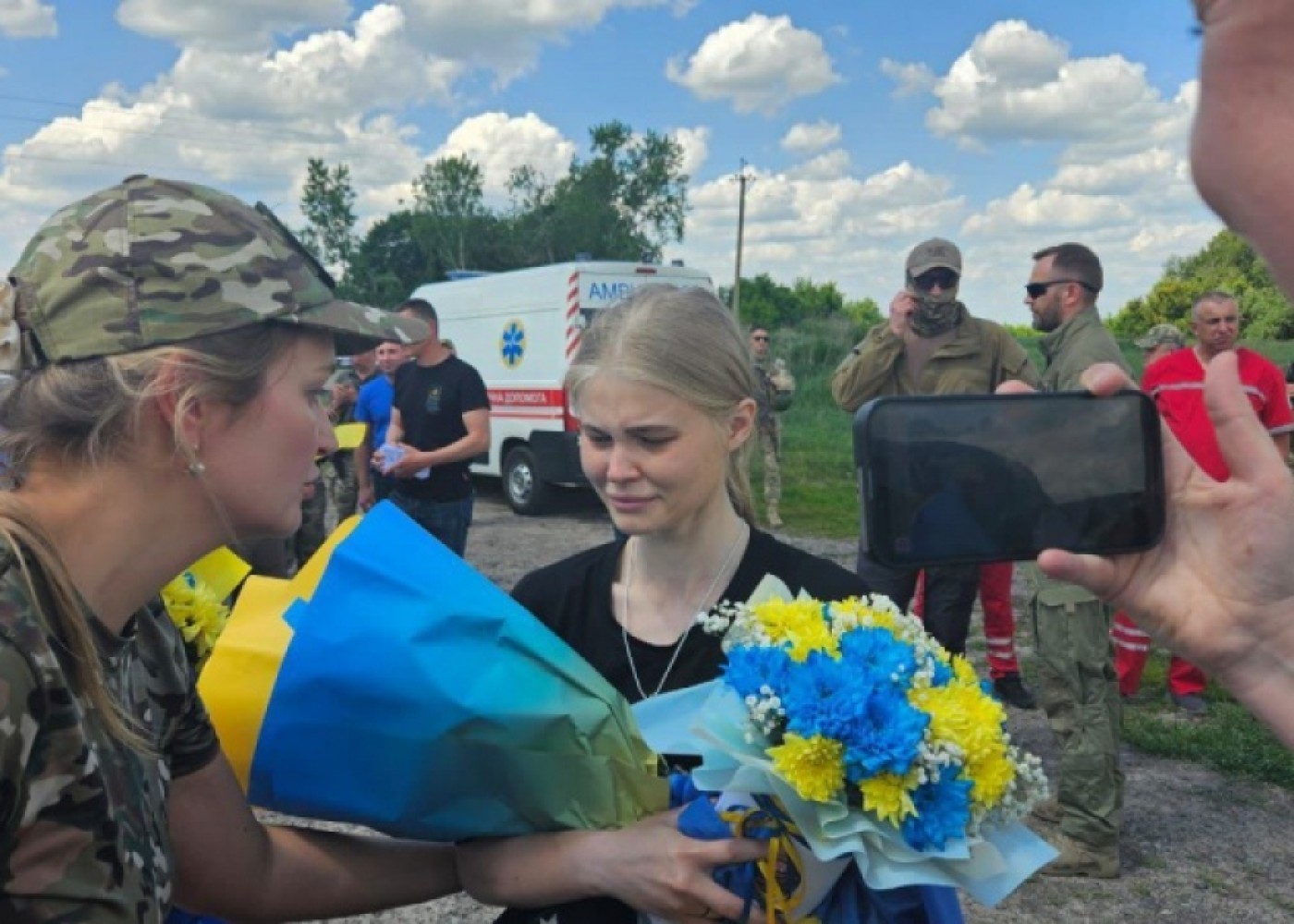 Ukrayna 75 nəfəri əsirlikdən geri qaytardı -FOTO