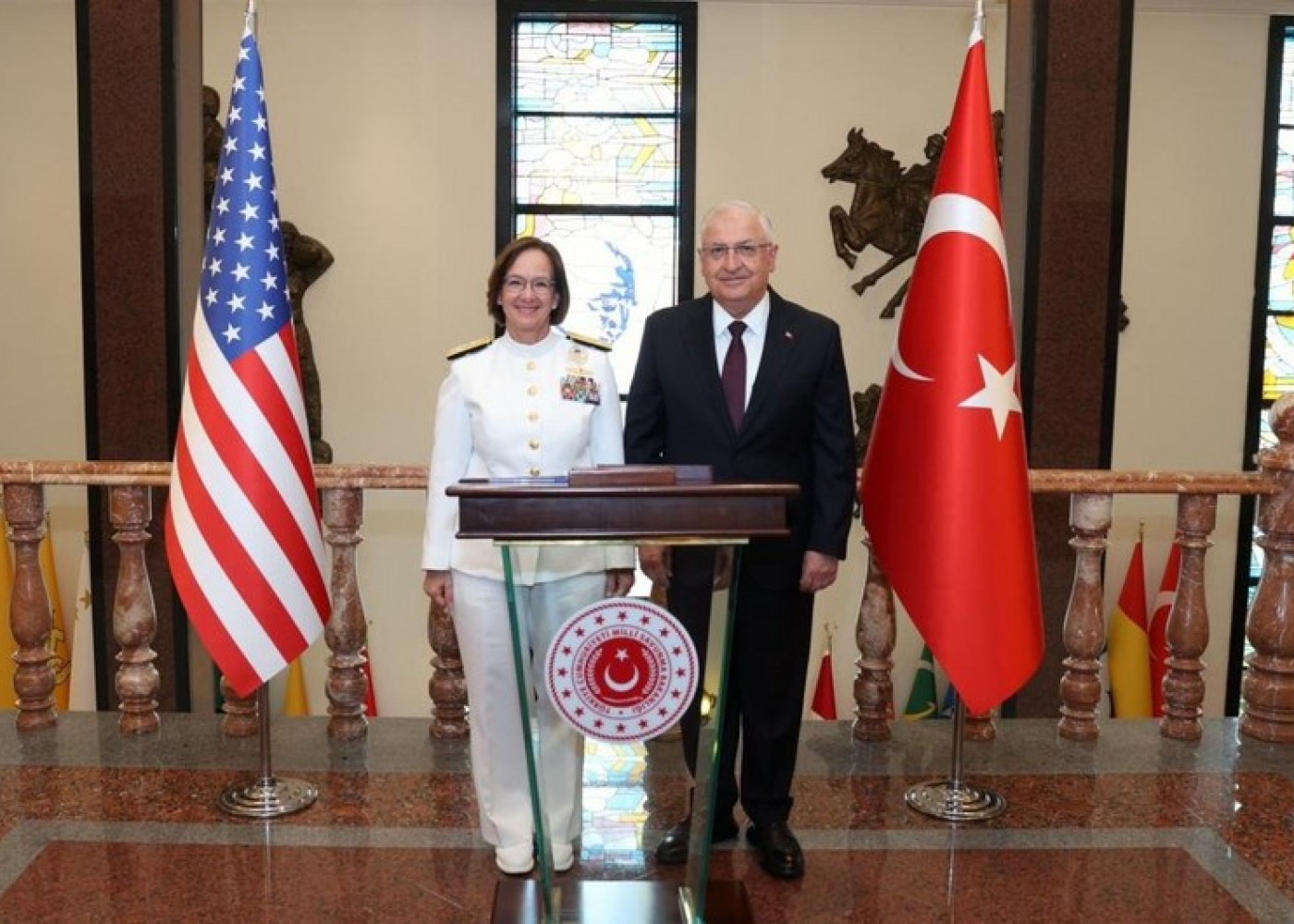 Türkiyənin milli müdafiə naziri ​​ABŞ  komandanı ilə müzakirəAPARDI