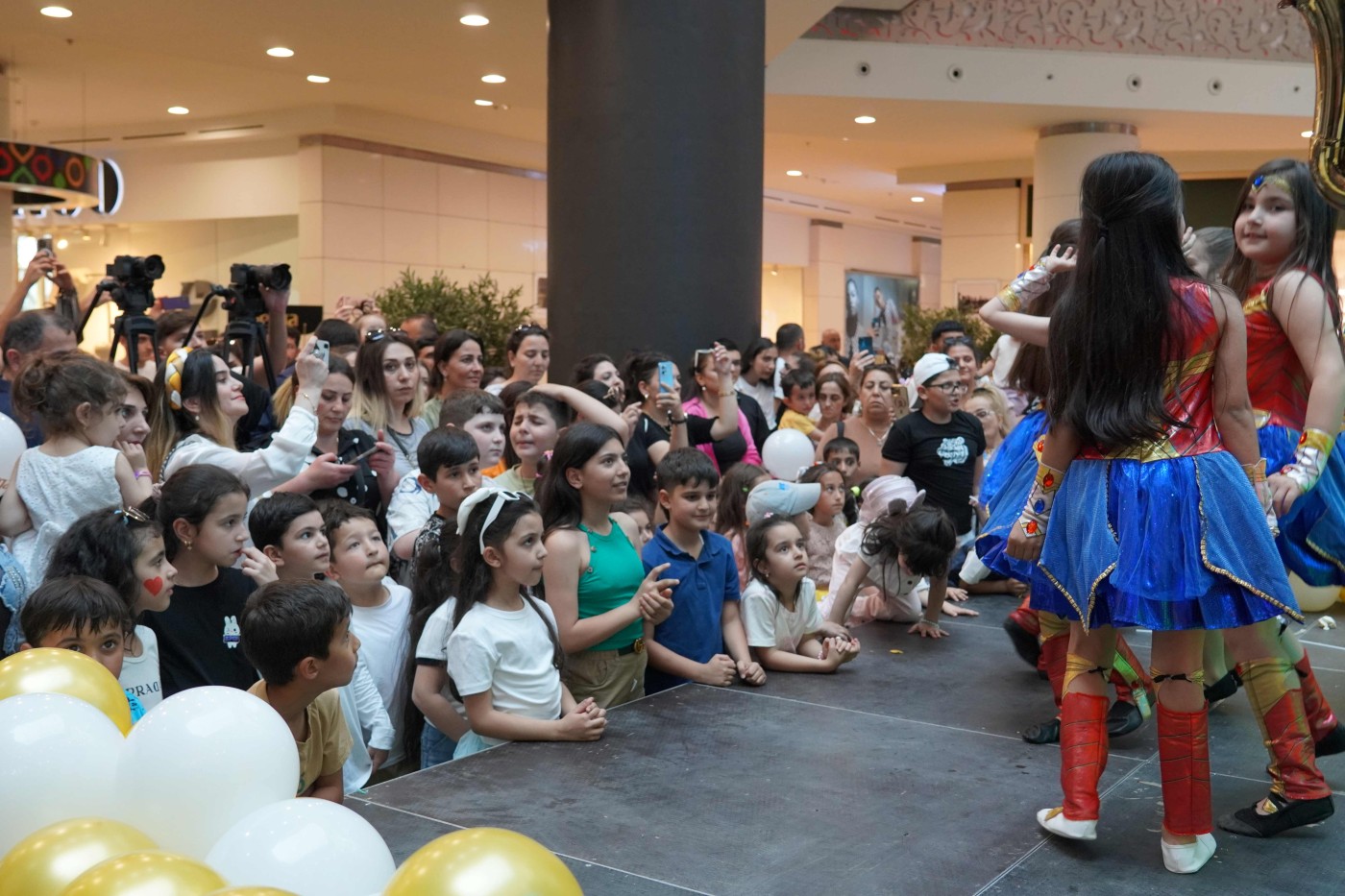 “Berqa” “Park Bulvar”da uşaqlar üçün möhtəşəm əyləncə proqramı təşkil edib - FOTOLAR