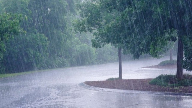 Bölgələrə güclü yağış yağıb - FAKTİKİ HAVA