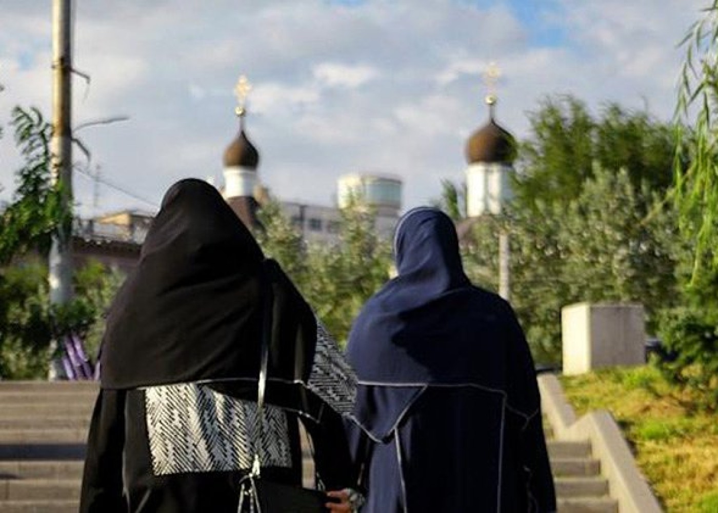 Rusiyada niqabın qadağan edilməsi müzakirəyə çıxarılır