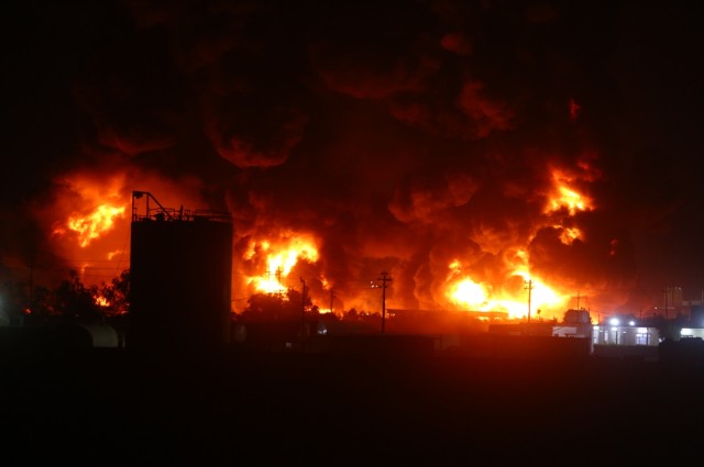 İraqda neft zavodunda güclü partlayış oldu - FOTOLAR