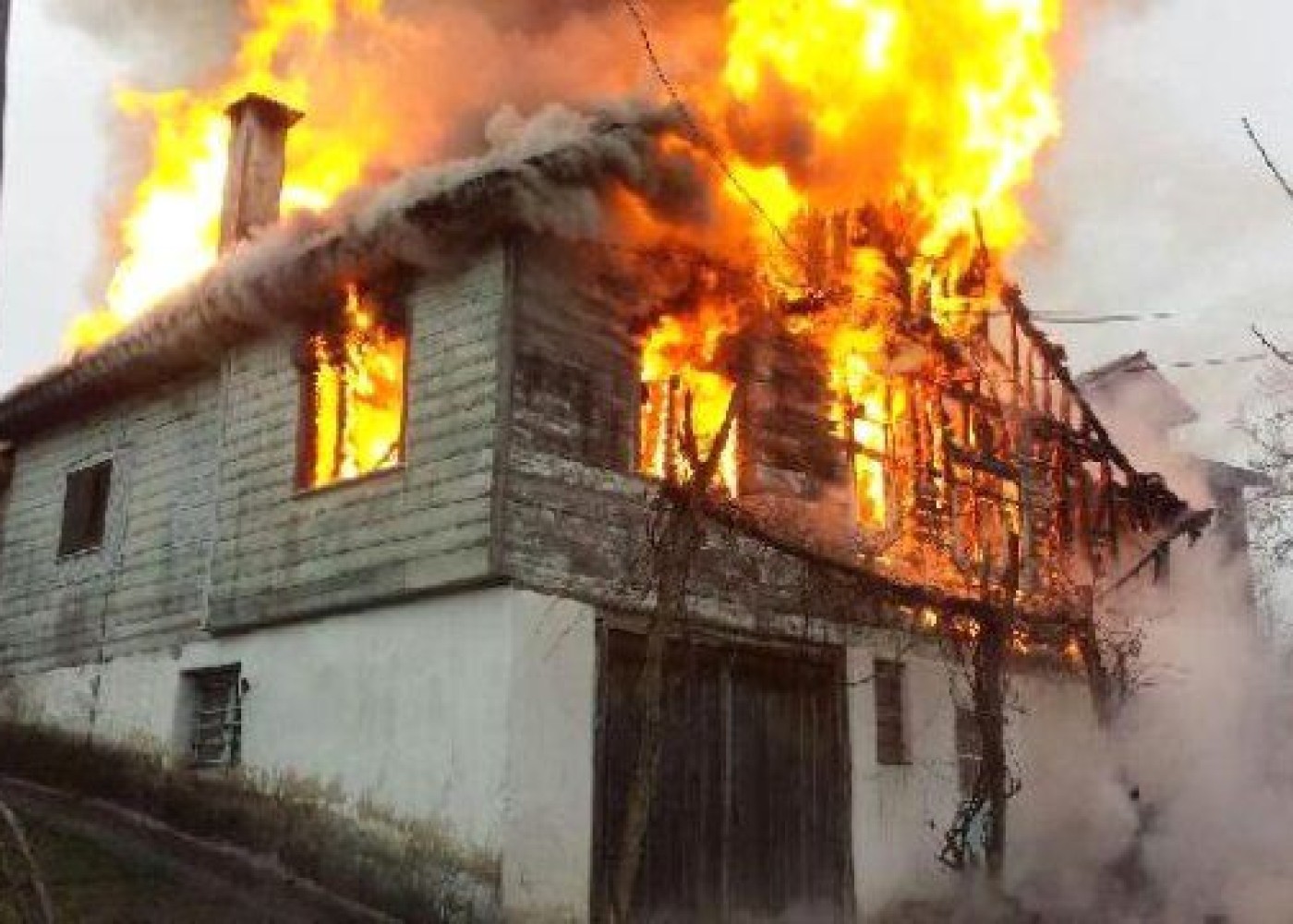 Zaqatalada ev yandı