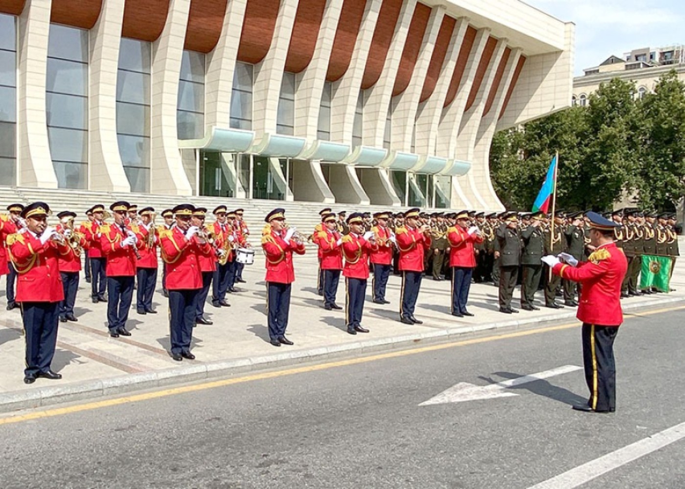 Sabah hərbi qulluqçularınyürüşü olacaq