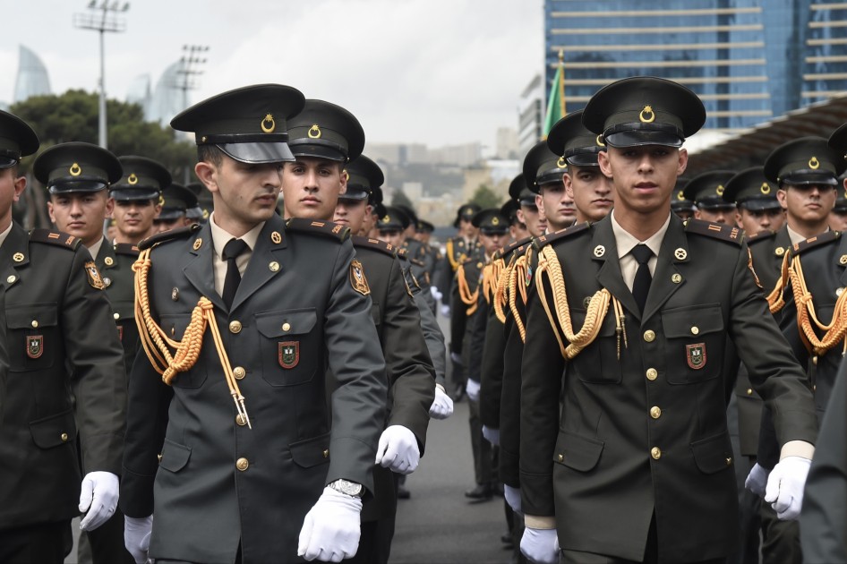 Bakıda hərbi qulluqçuların yürüşü təşkil edilib - YENİLƏNİB (FOTOLAR)