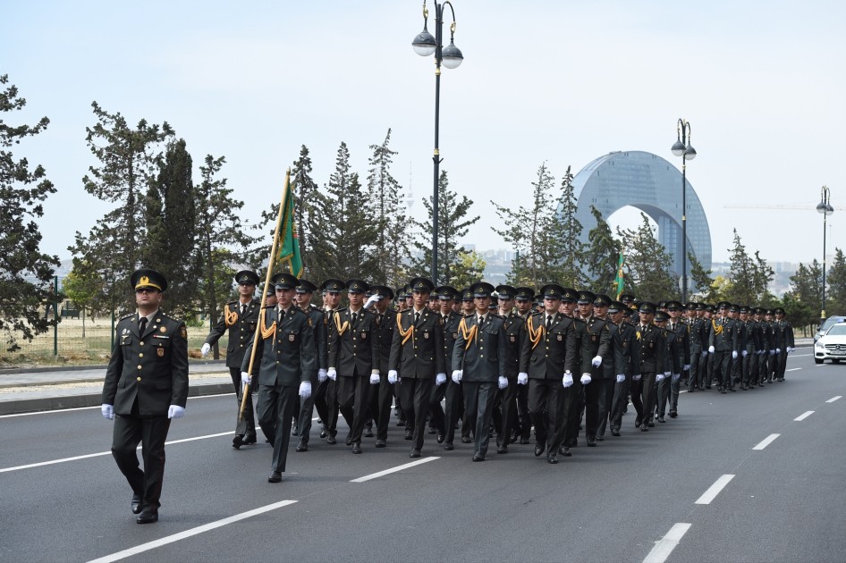 Bakıda hərbi qulluqçuların yürüşü təşkil edilib - YENİLƏNİB (FOTOLAR)