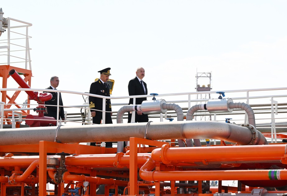 Prezident “Zəngilan” tankerinin istismara verilməsi mərasimində - FOTOLAR (YENİLƏNİB)