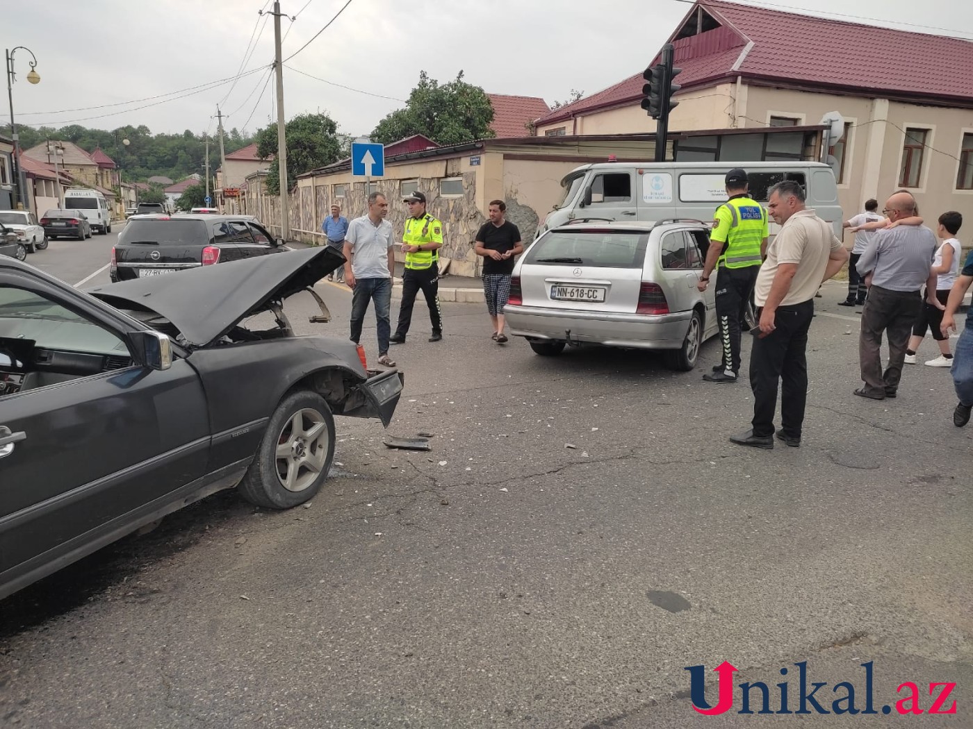 Qubada təcili tibbi yardım maşını qəzaya düşdü - FOTO