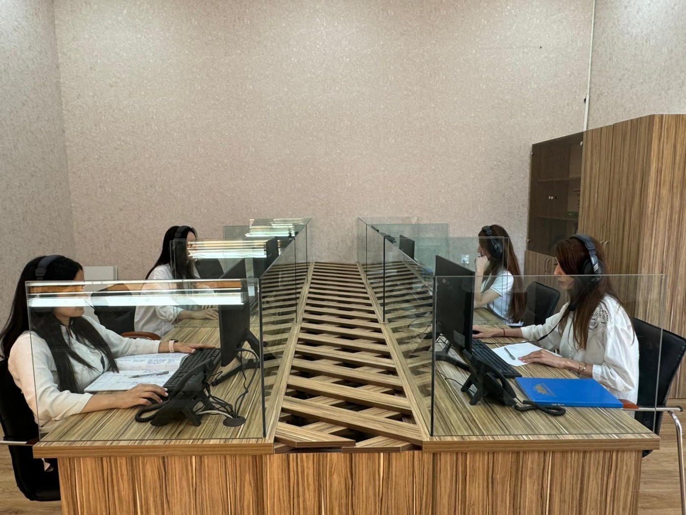 Dövlət Komitəsində Qarabağa qayıdanlara dəstək məqsədilə qaynar xətt yaradıldı - FOTOLAR
