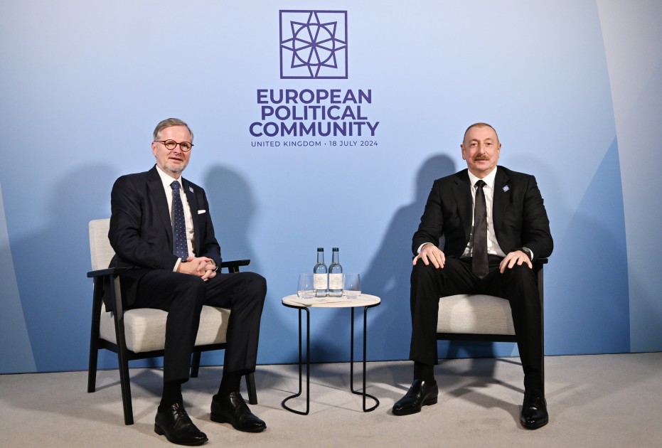 İlham Əliyev Çexiyanın Baş naziri ilə görüşdü - FOTOLAR