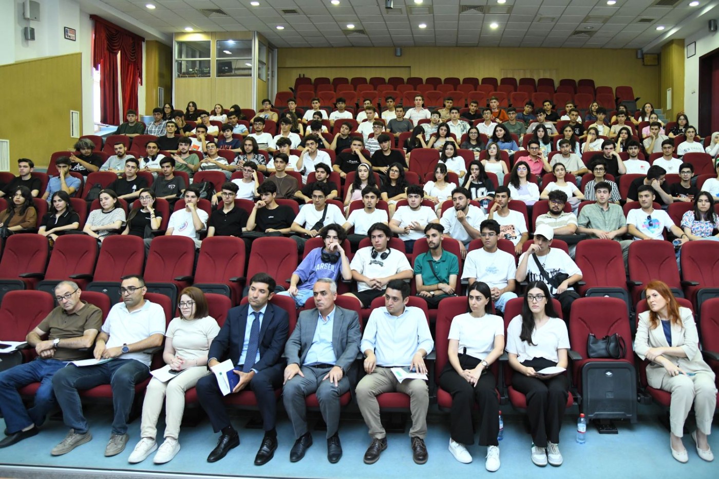 BMU rektoru Koreyada yay məktəbində iştirak edəcək tələbələrlə görüşdü - FOTOLAR