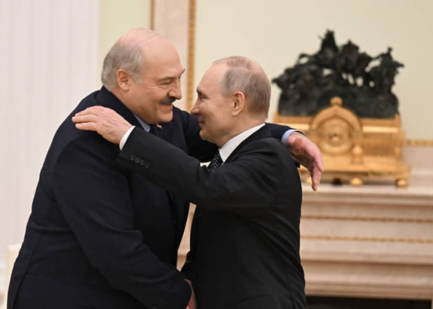 Lukaşenko Putinlə görüşmək üçün Rusiyaya getdi