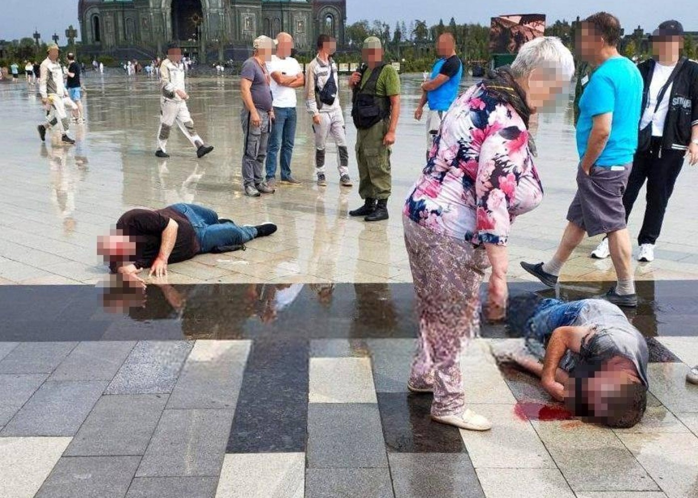 Moskvada parkda 3 nəfəri ildırım vurdu - Ölən var (VİDEO)