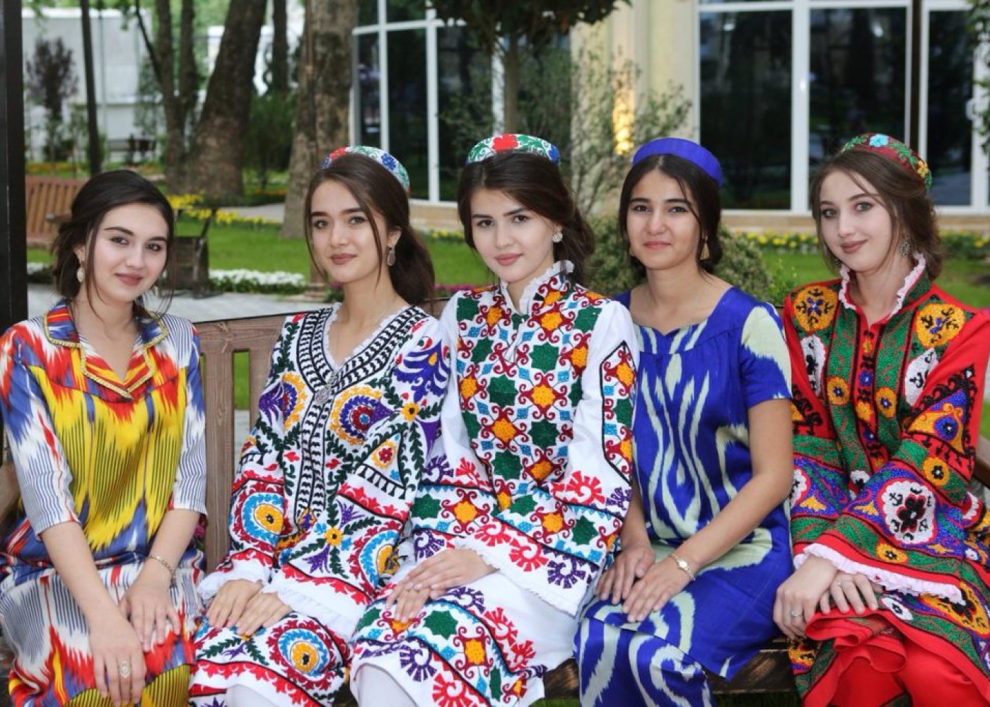 Tacikistanda qadınların bu geyimlərinəqadağa qoyuldu