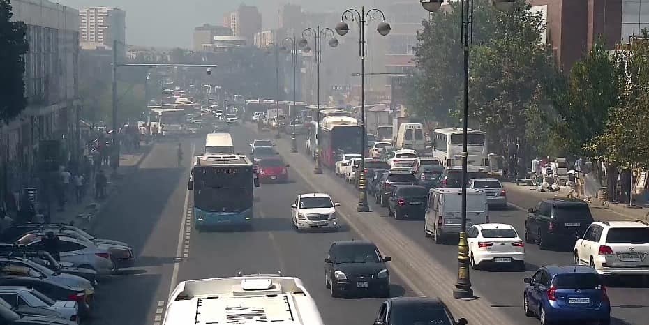 Bakıda ticarət mərkəzində yanğın - ZƏHƏRLƏNƏN VAR (YENİLƏNİB)