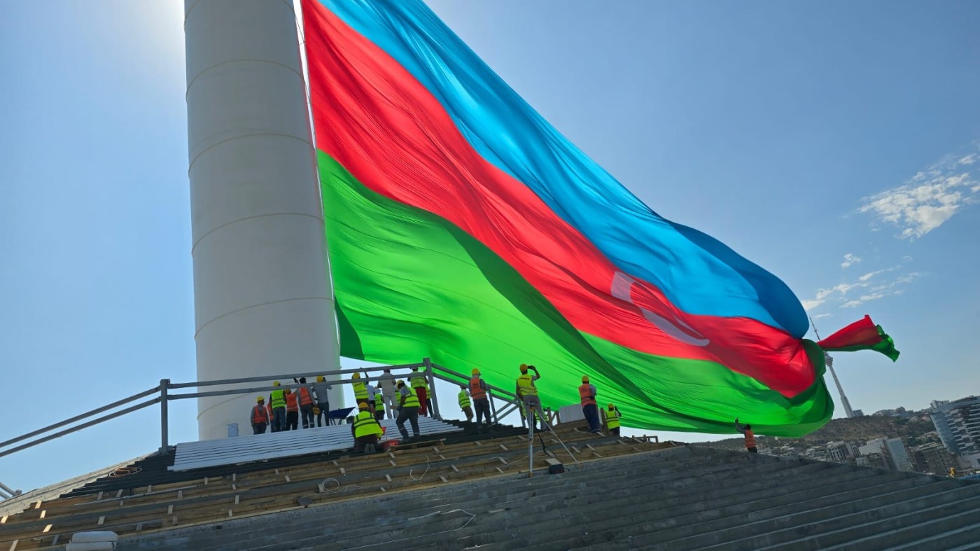 Azərbaycan bayrağı Dövlət bayrağı meydanına qaytarıldı - VİDEO
