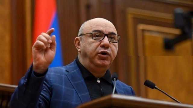 Ermənistanda deputat mandatının ləğvi üçün müraciət etdi