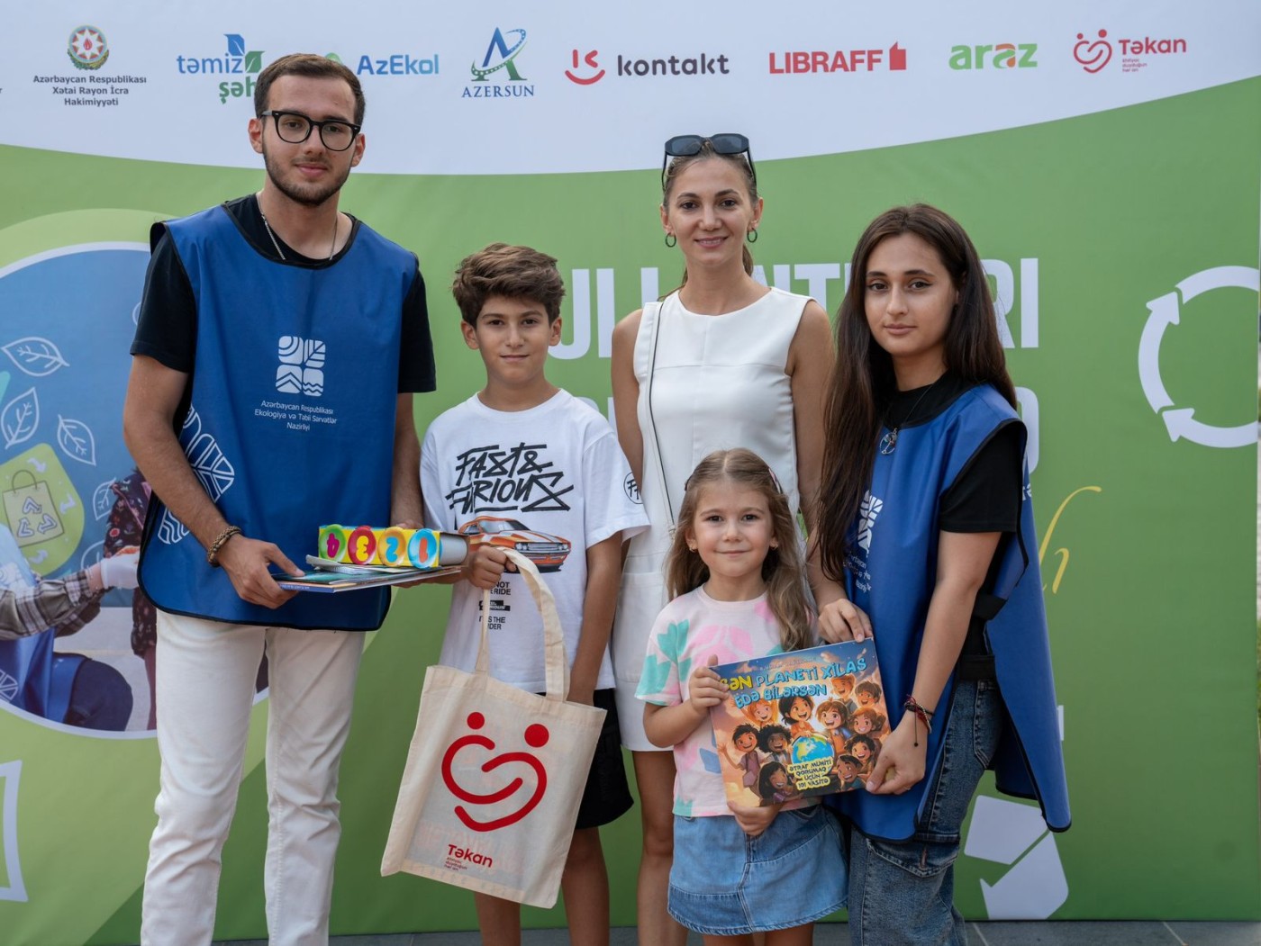 Ağ Şəhərdə “Tullantıları hədiyyələrə dəyiş” festivalı keçirilib - FOTOLAR