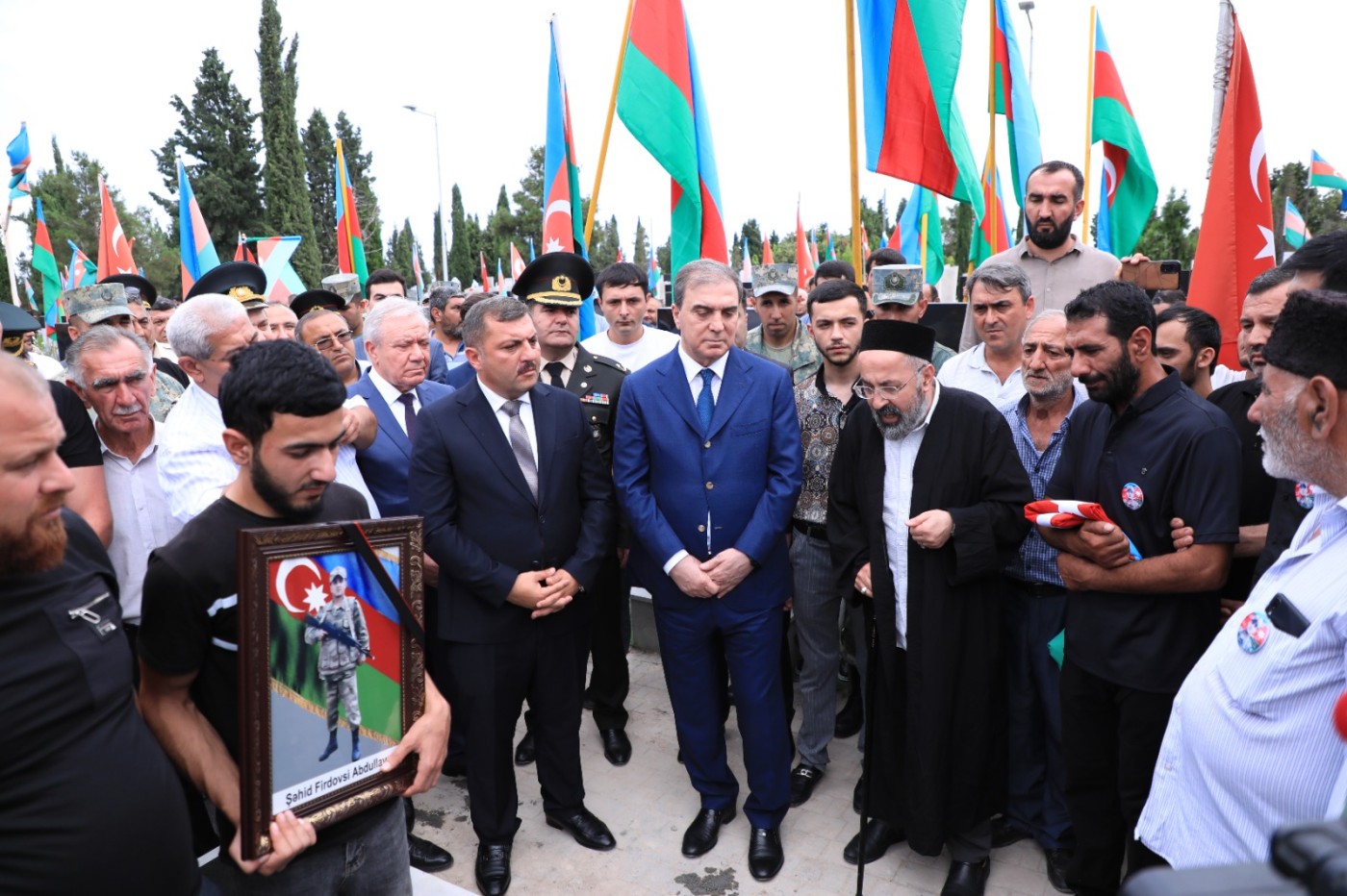 Niyazi Bayramov hərbçinin dəfn mərasimində iştirak edib - FOTOLAR