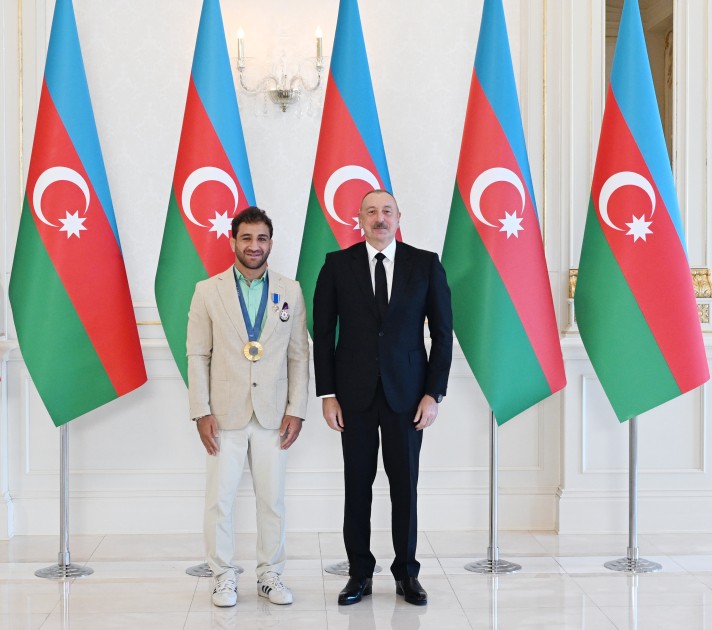 Prezident medal qazanmış idmançıları və onların məşqçilərini qəbul etdi - YENİLƏNİB (VİDEO+FOTOLAR)