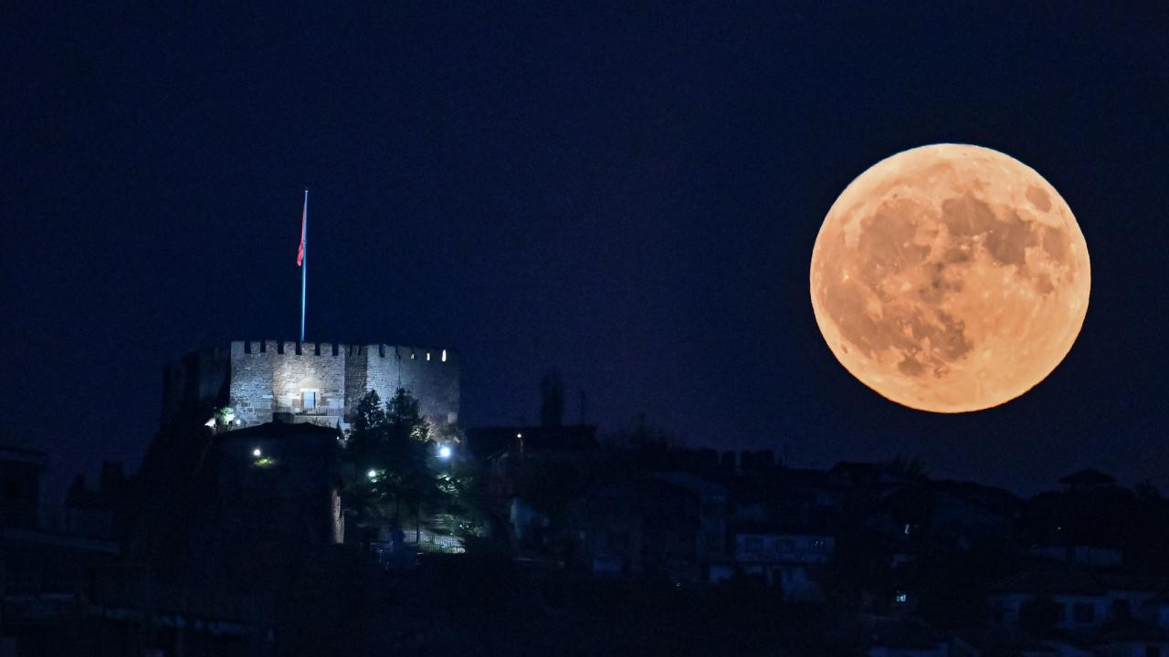 Super Ayın möhtəşəmliyi FOTOLARDA