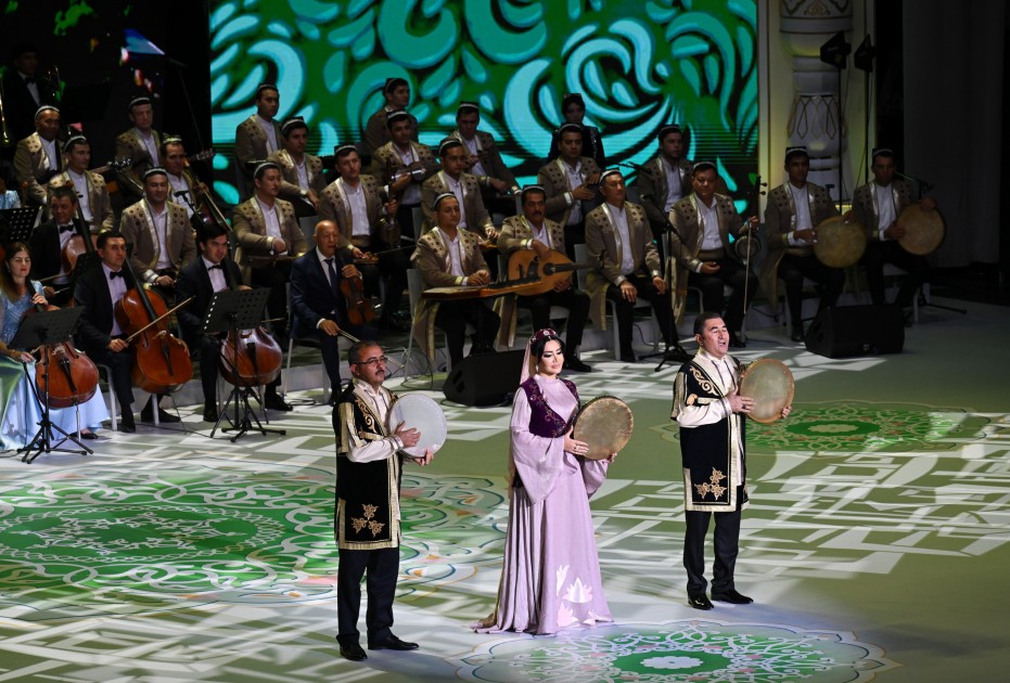 Prezidentlər və ailə üzvləri Daşkənddə konsert proqramında - FOTOLAR