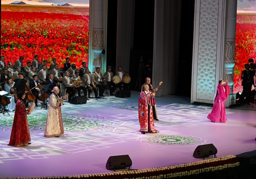 Prezidentlər və ailə üzvləri Daşkənddə konsert proqramında - FOTOLAR