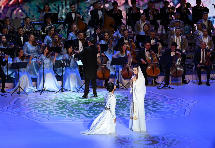 Prezidentlər və ailə üzvləri Daşkənddə konsert proqramında - FOTOLAR