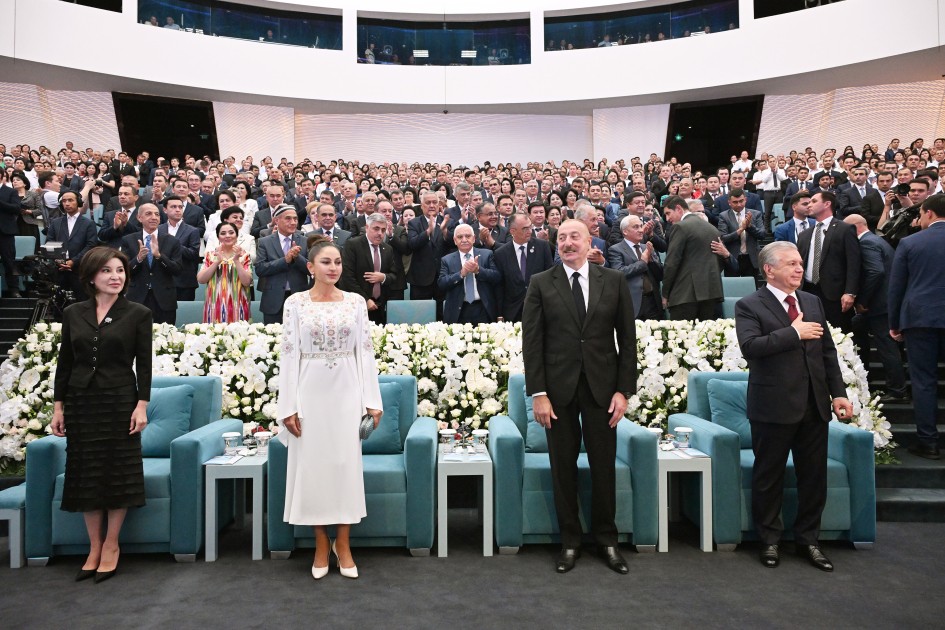 Prezidentlər və ailə üzvləri Daşkənddə konsert proqramında - FOTOLAR