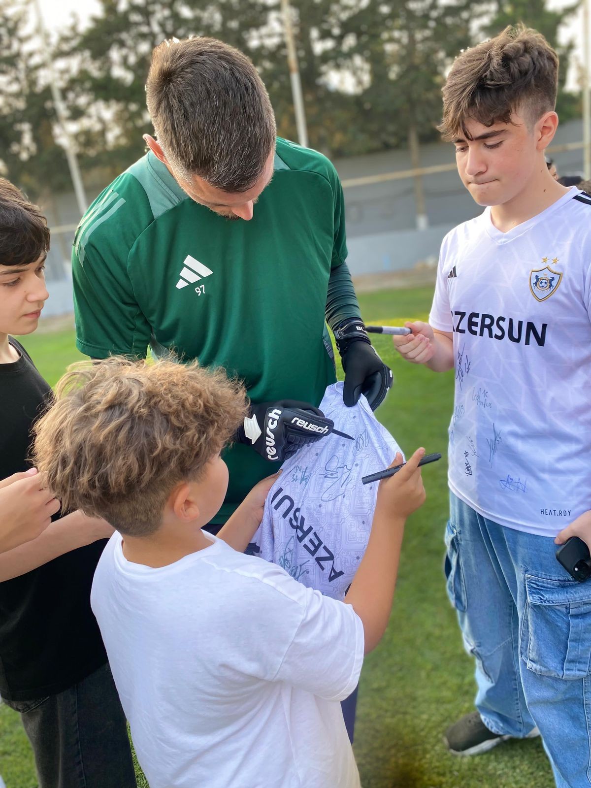 “Təhsil” yay düşərgəsinin iştirakçıları  "Qarabağ" FK-nın bazasını ziyarət edib - FOTOLAR