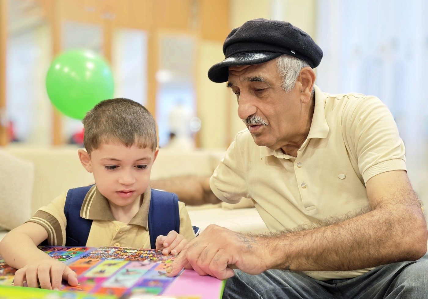 Uşaq evinin birincilərini onlar məktəbə apardı - FOTOLAR