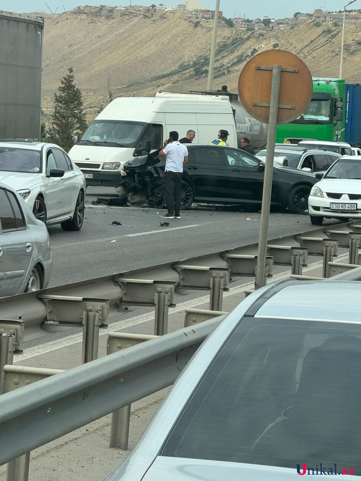 "İpək yolu"nda 3 avtomobil toqquşdu - FOTO/VİDEO