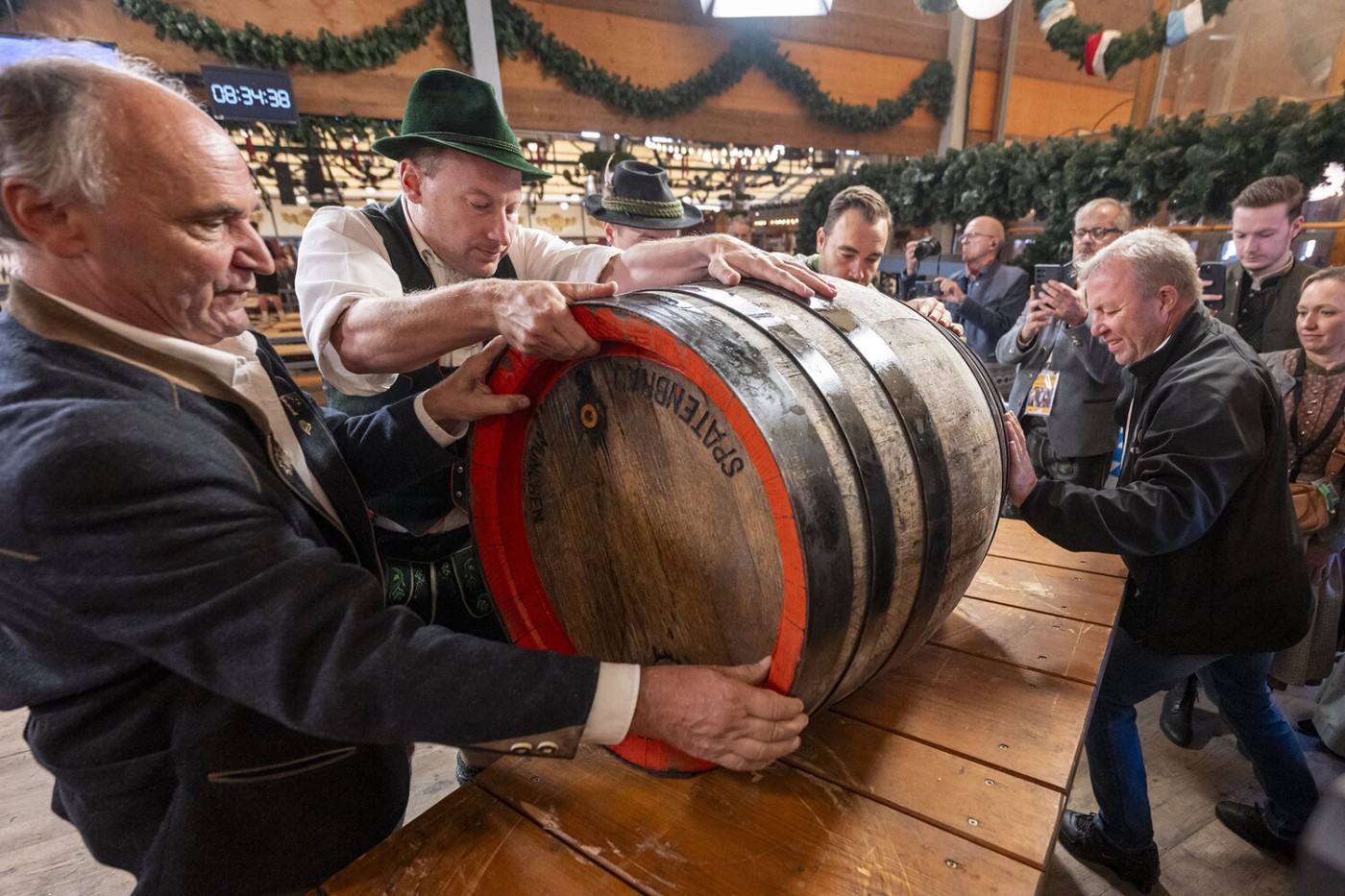 Almanlar pivə festivalında - FOTOLAR