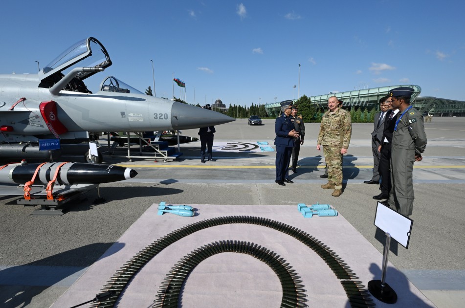 İlham Əliyevə JF-17C təyyarələri təqdim olundu - FOTOLAR (YENİLƏNİB)