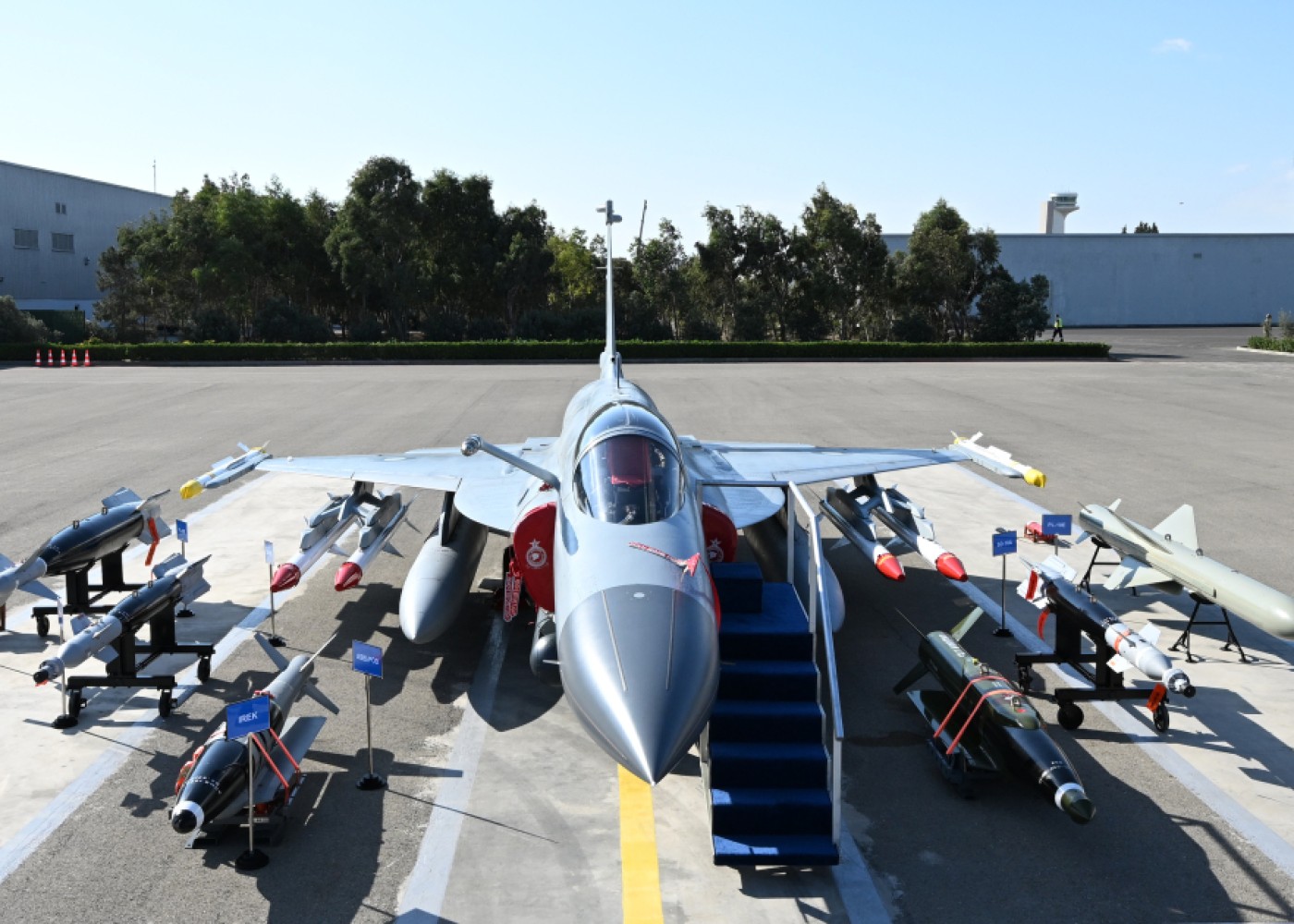 Prezidentə təqdim olunan JF-17C təyyarələrininüstünlükləri