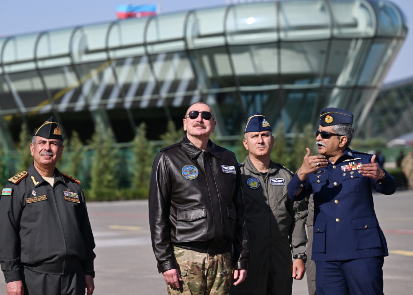 İlham Əliyev JF-17C təyyarəsinin uçuşunu izlədi - FOTOLAR