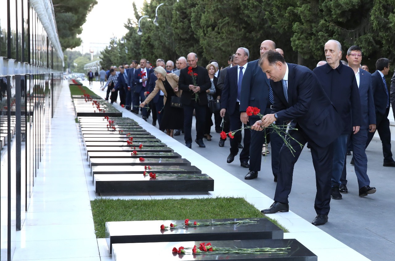 AHİK sədri Bakıda keçirilən beynəlxalq konfransda iştirak etdi - FOTOLAR