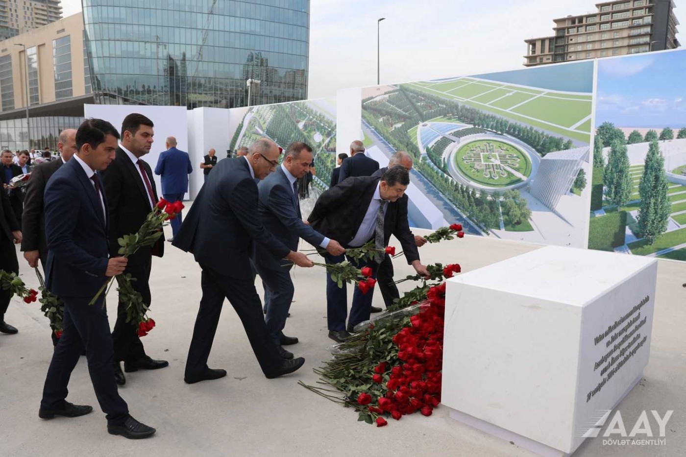 AAYDA sədri və əməkdaşları Zəfər parkında olublar  - FOTOLAR