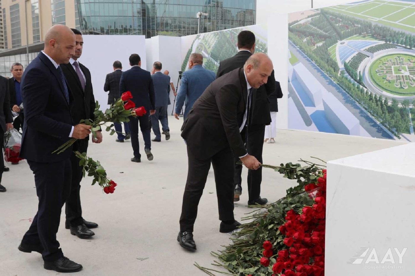 AAYDA sədri və əməkdaşları Zəfər parkında olublar  - FOTOLAR