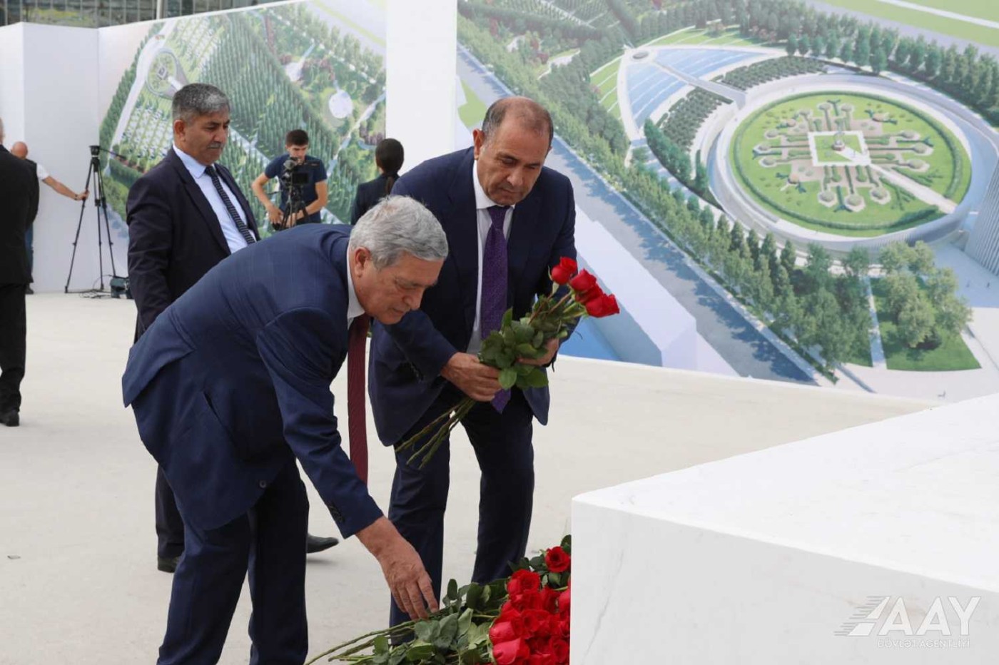 AAYDA sədri və əməkdaşları Zəfər parkında olublar  - FOTOLAR