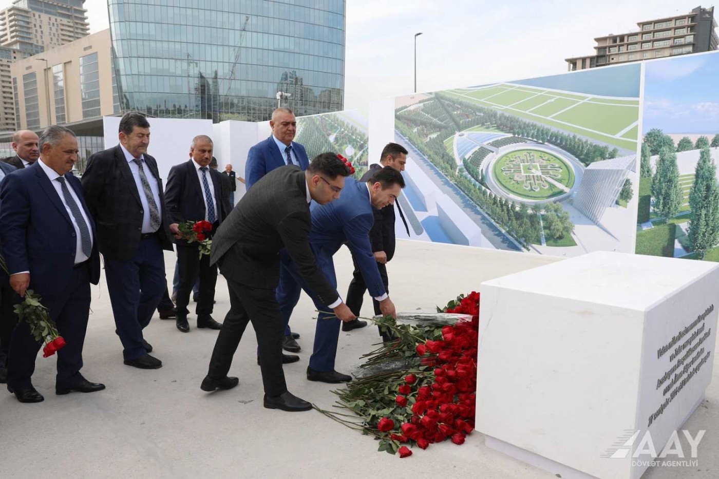 AAYDA sədri və əməkdaşları Zəfər parkında olublar  - FOTOLAR