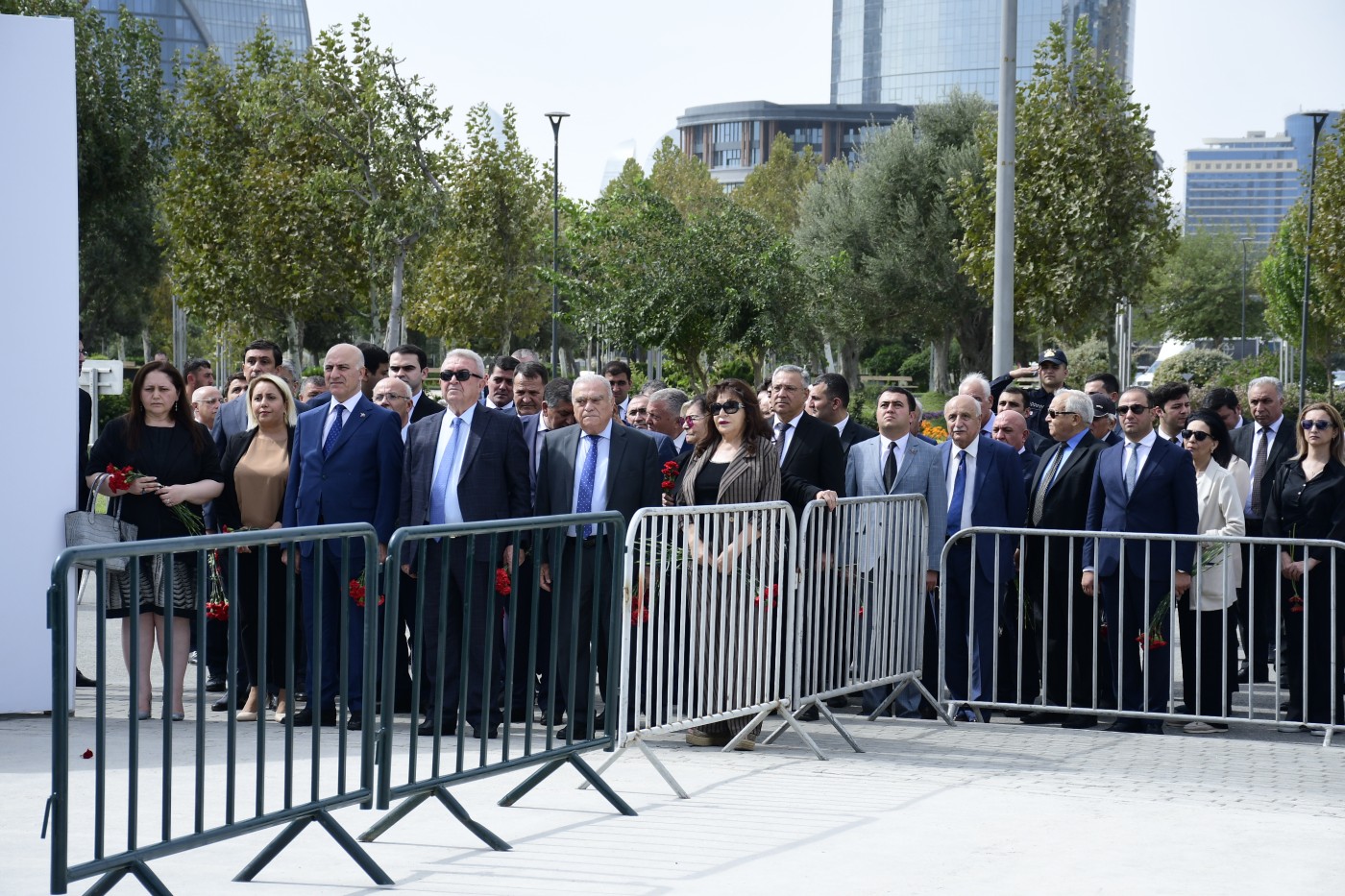 Yeni Azərbaycan Partiyasının nümayəndələri Zəfər parkında olublar - FOTOLAR