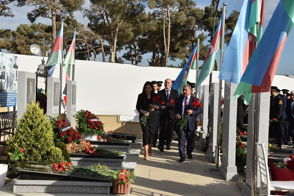 Vətən müharibəsi şəhidlərinin xatirəsi ehtiramla anıldı - FOTOLAR