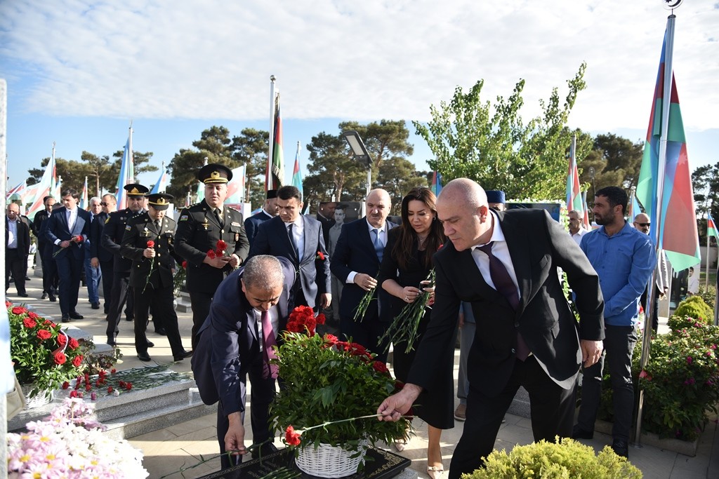 Vətən müharibəsi şəhidlərinin xatirəsi ehtiramla anıldı - FOTOLAR