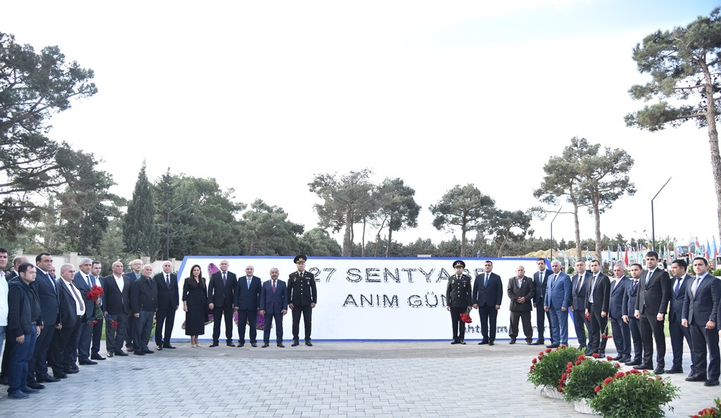 Vətən müharibəsi şəhidlərinin xatirəsi ehtiramla anıldı - FOTOLAR