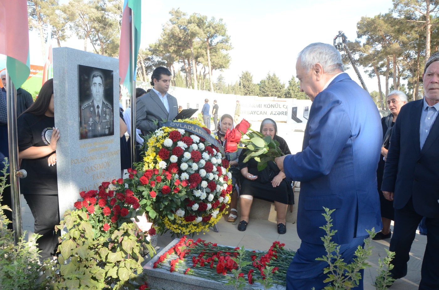 Malik İsaqov şəhidlərin məzarını ziyarət etdi - FOTOLAR